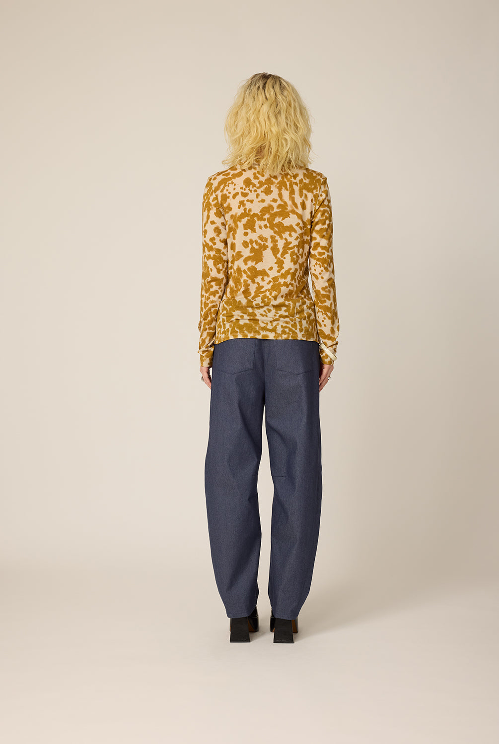 chlo-par-cokluch-haut-pull-mika-leo-curry-pantalon-lee-indigo-ah2627