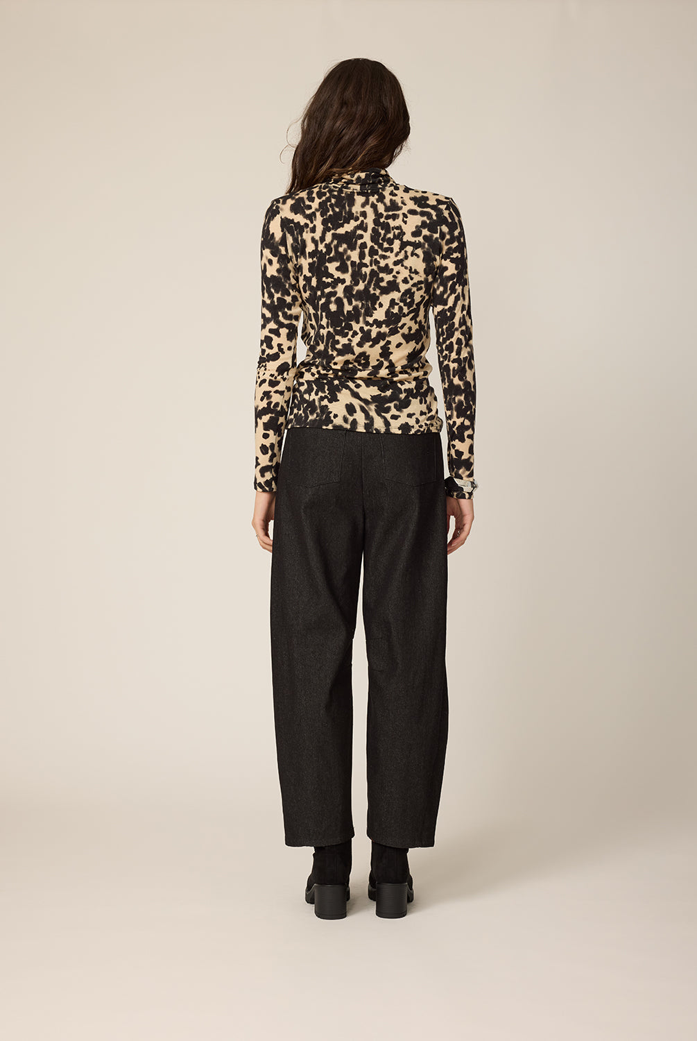 chlo-par-cokluch-haut-pull-mika-leo-noir-pantalon-lee-noir-ah2627