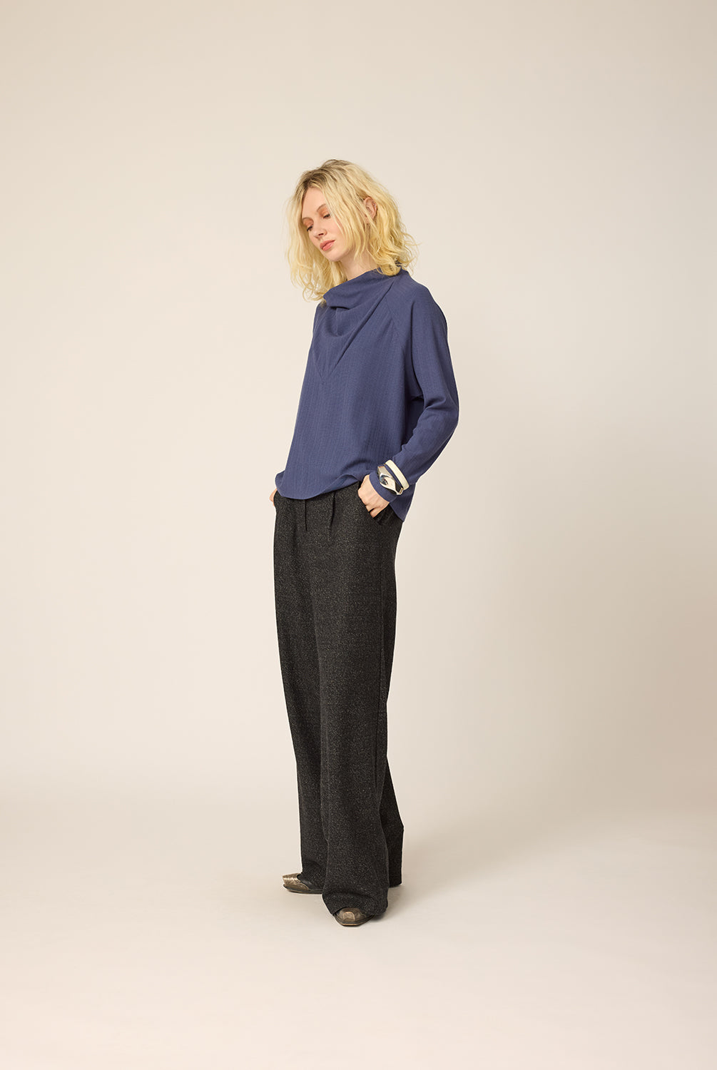 chlo-par-cokluch-haut-pull-paz-marine-pantalon-zaho-tweed-noir-ah2627