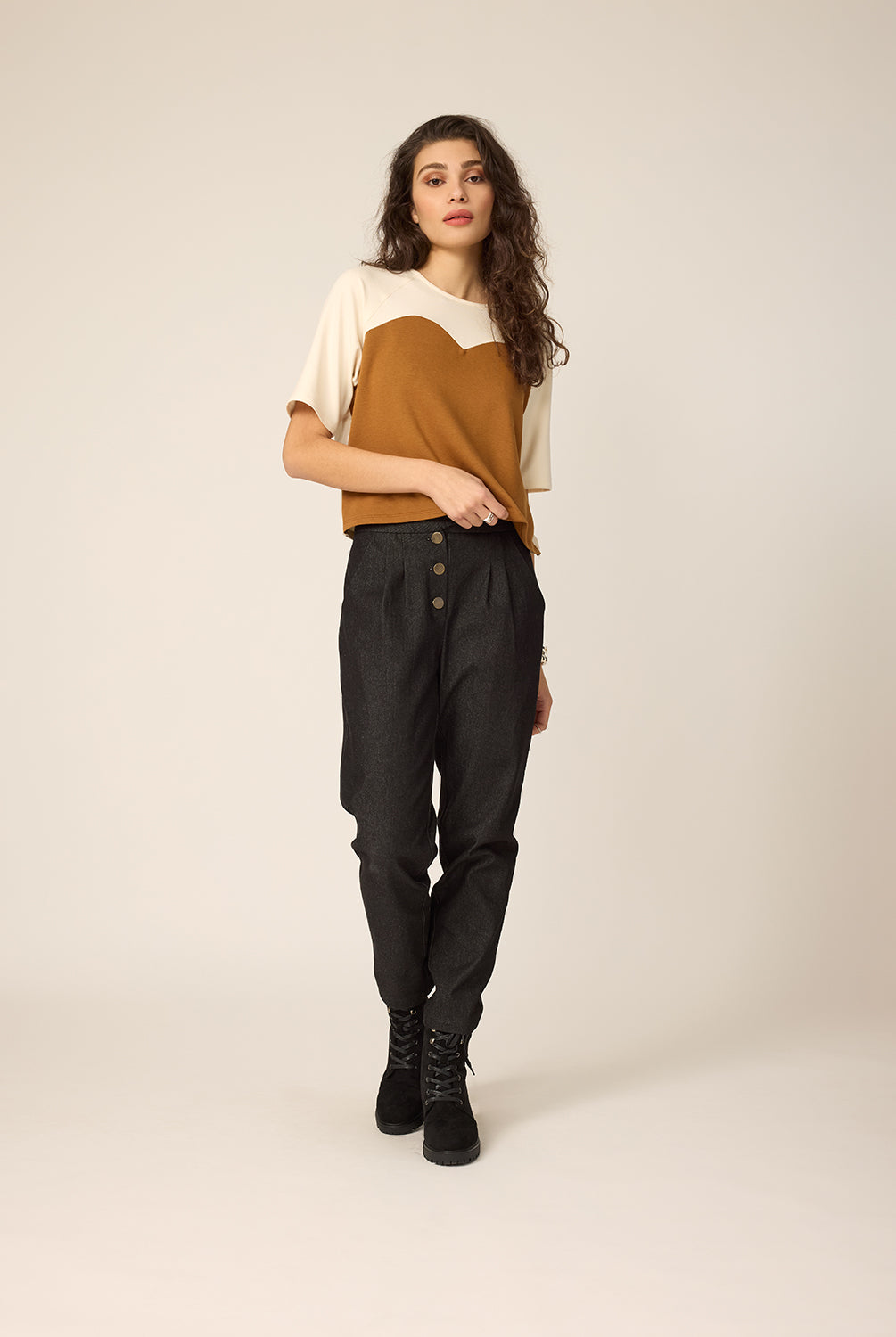 chlo-par-cokluch-haut-romy-gold-pantalon-aaron-noir-ah2627