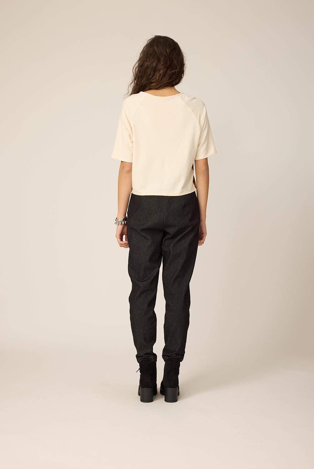 chlo-par-cokluch-haut-romy-gold-pantalon-aaron-noir-ah2627