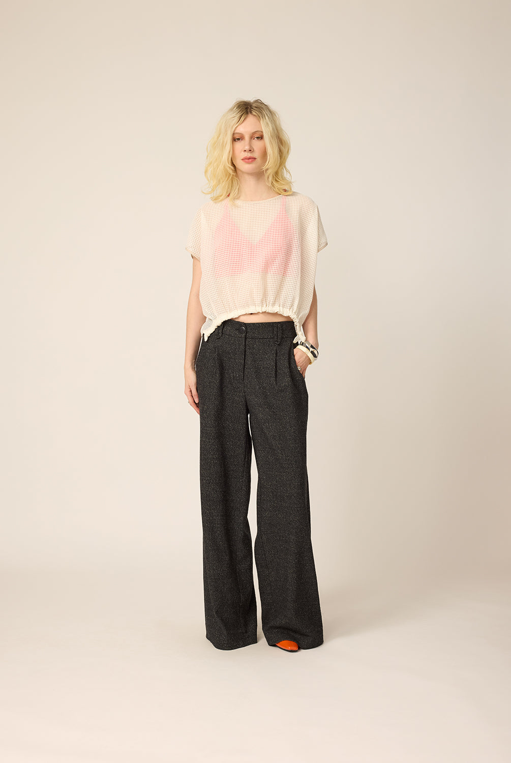 chlo-par-cokluch-haut-tshirt-ape-creme-pantalon-zaho-tweed-noir-ah2627