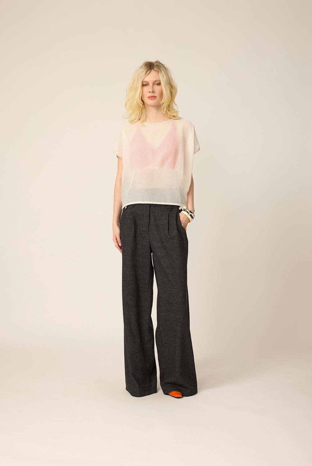 chlo-par-cokluch-haut-tshirt-ape-creme-pantalon-zaho-tweed-noir-ah2627