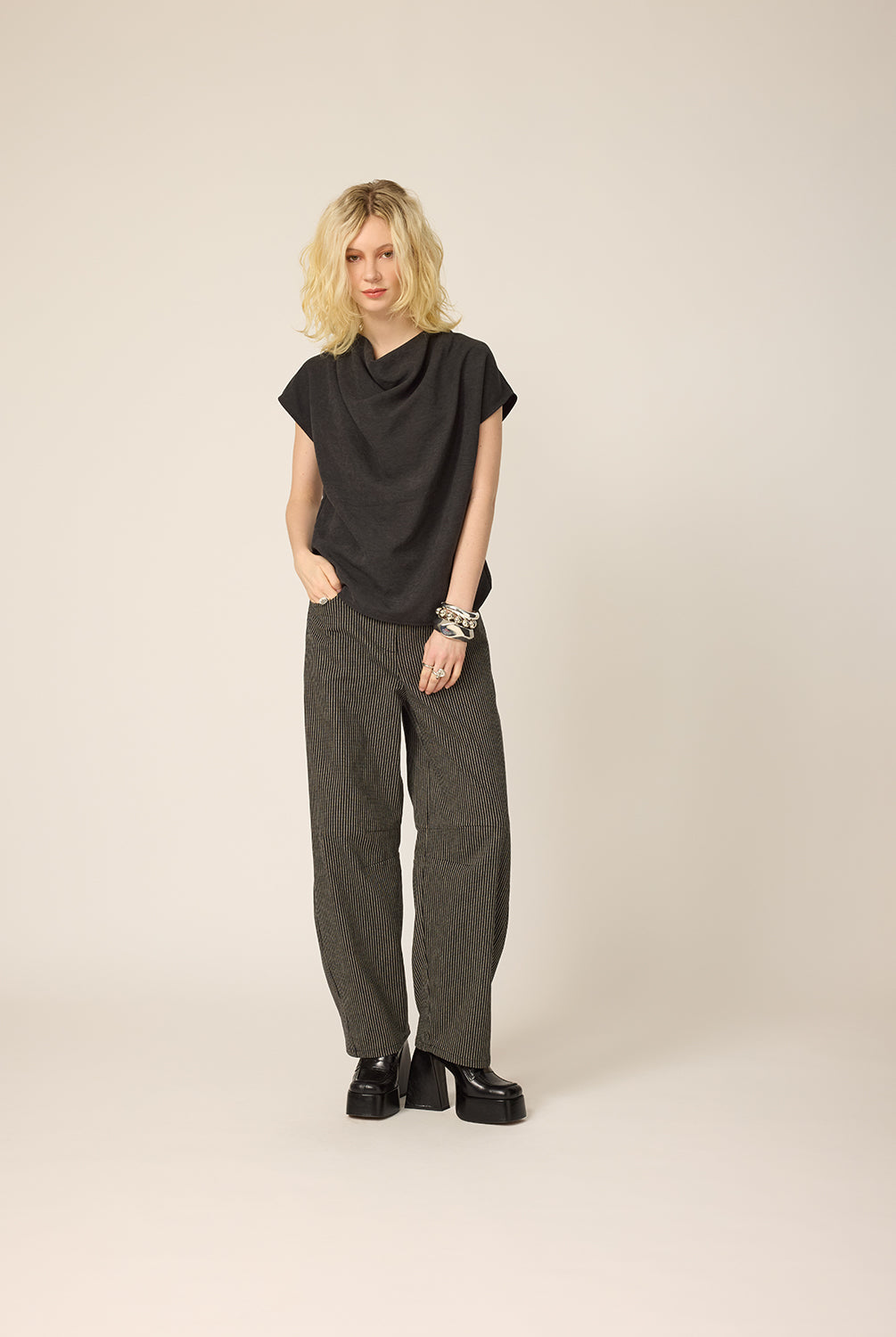 chlo-par-cokluch-haut-tshirt-gwen-noir-pantalon-lee-omaley-ah2627
