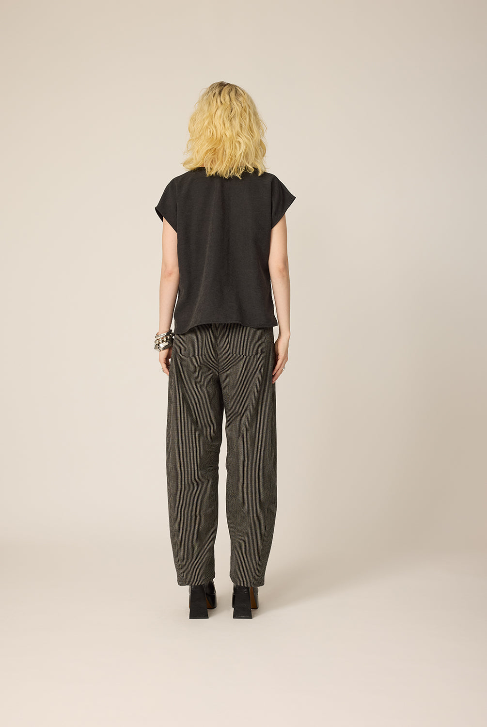 chlo-par-cokluch-haut-tshirt-gwen-noir-pantalon-lee-omaley-ah2627