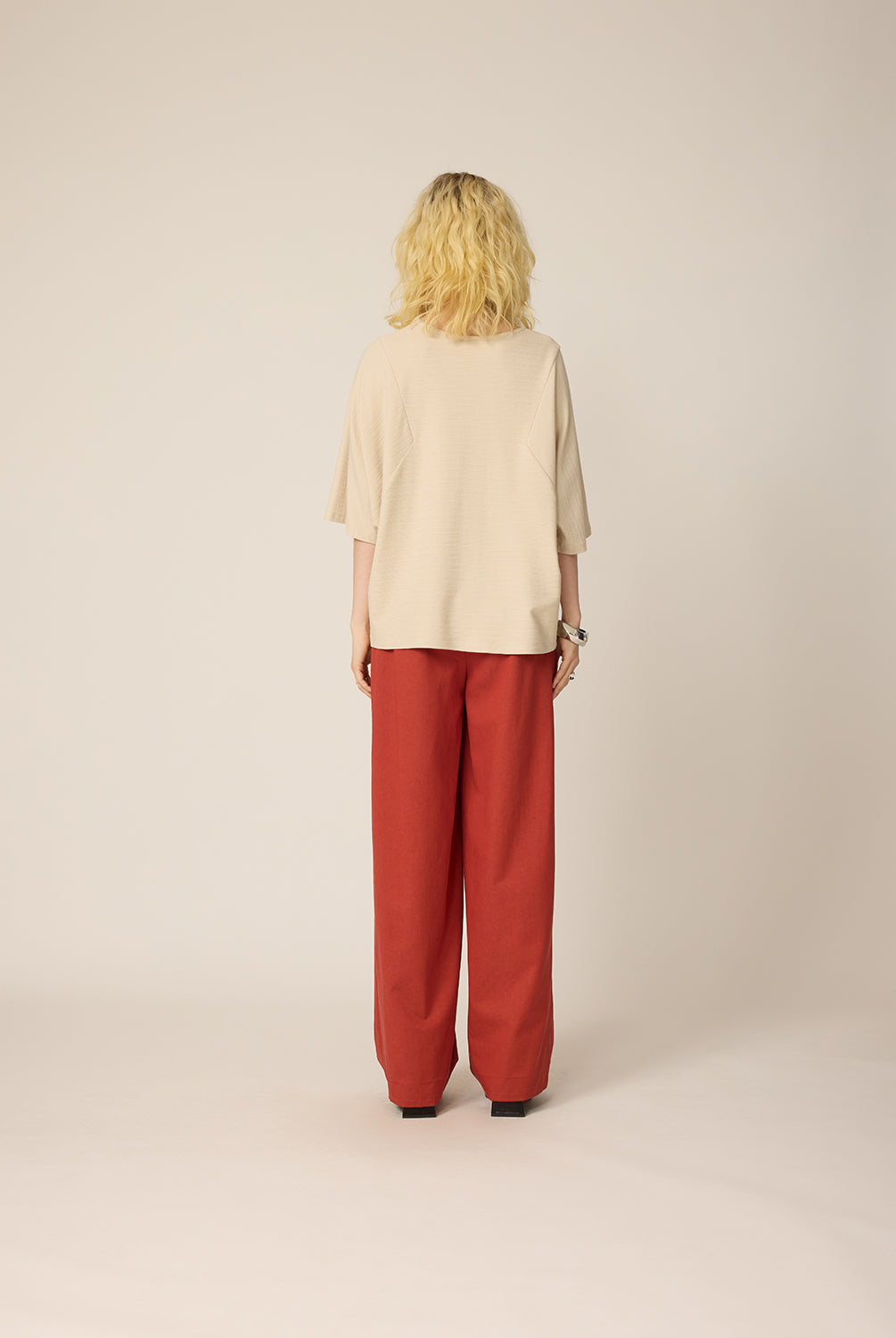 chlo-par-cokluch-haut-tshirt-jacob-sand-pantalon-romeo-chili-ah2627