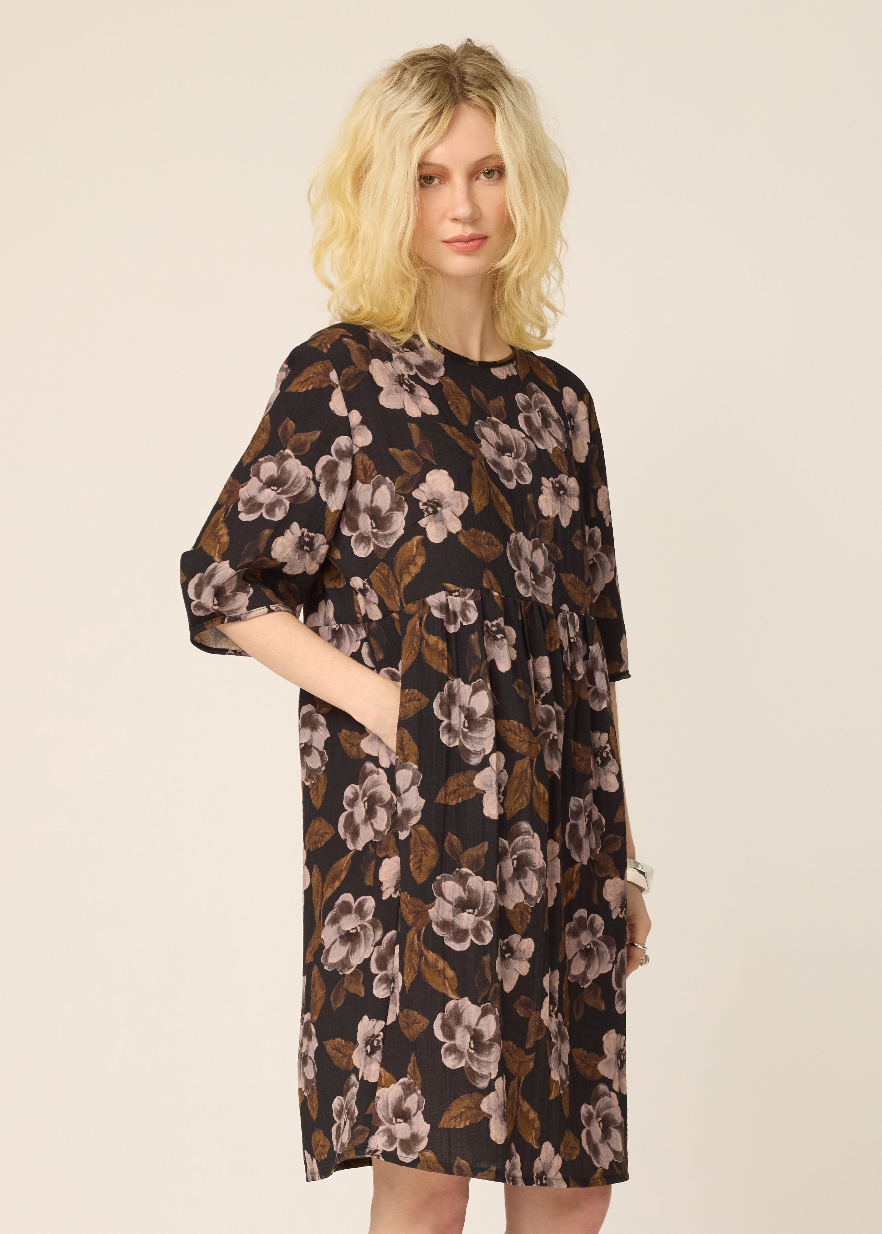 chlo-par-cokluch-robe-emma-flowers-noir-ah2627