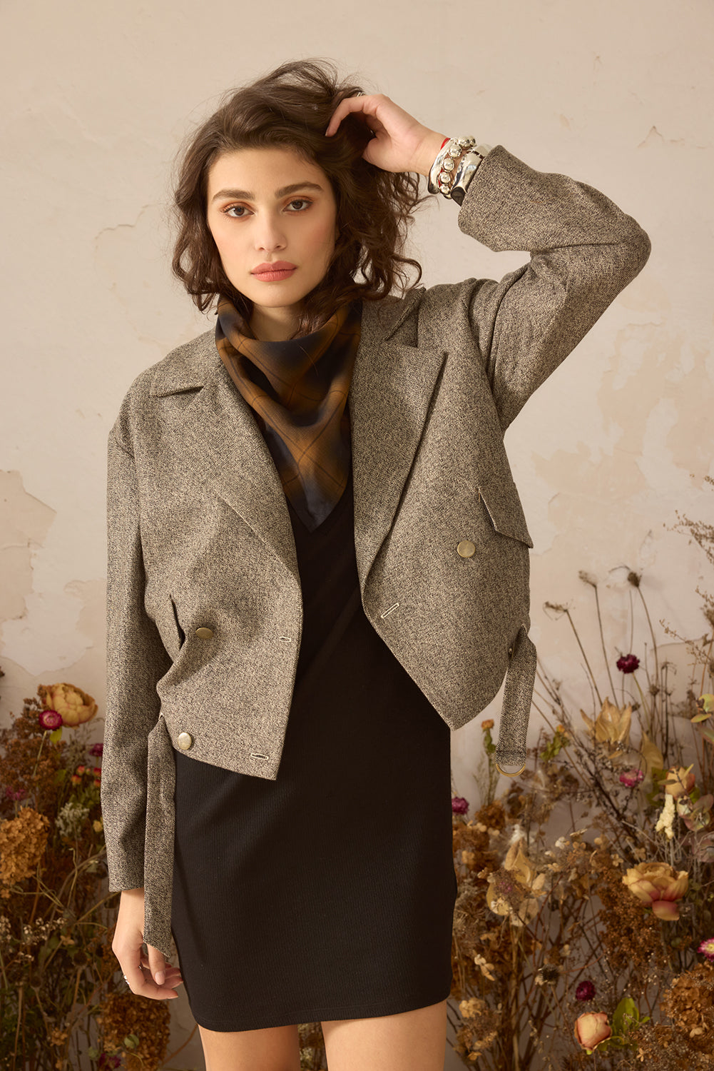 chlo-par-cokluch-veste-blaise-tweed-grege-robe-kody-noir-ah2627