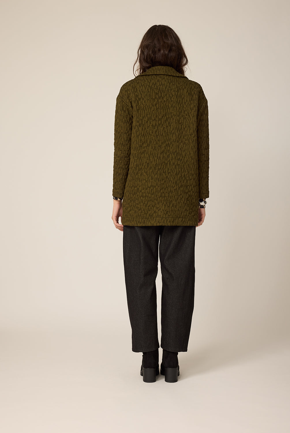 chlo-par-cokluch-veston-blazer-pardessus-evan-olive-haut-pull-mika-leo-noir-pantalon-lee-noir-ah2627