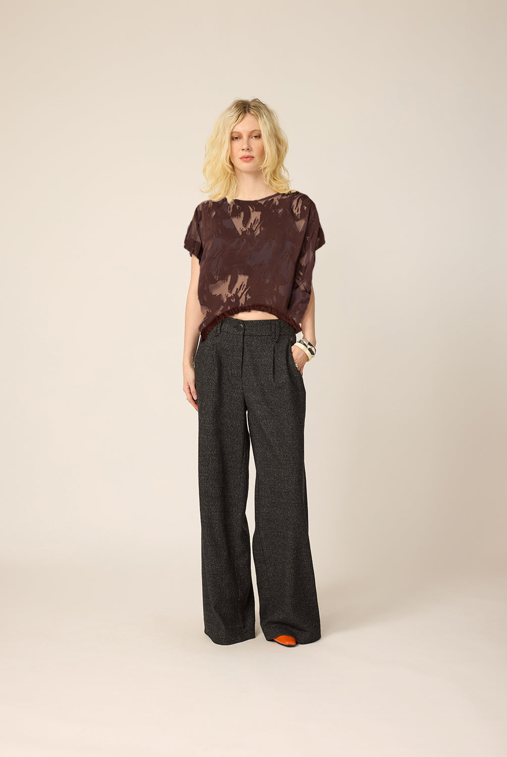 chloparcokluch-haut-tshirt-ape-street-espresso-pantalon-zaho-tweed-noir-ah2627-holiday