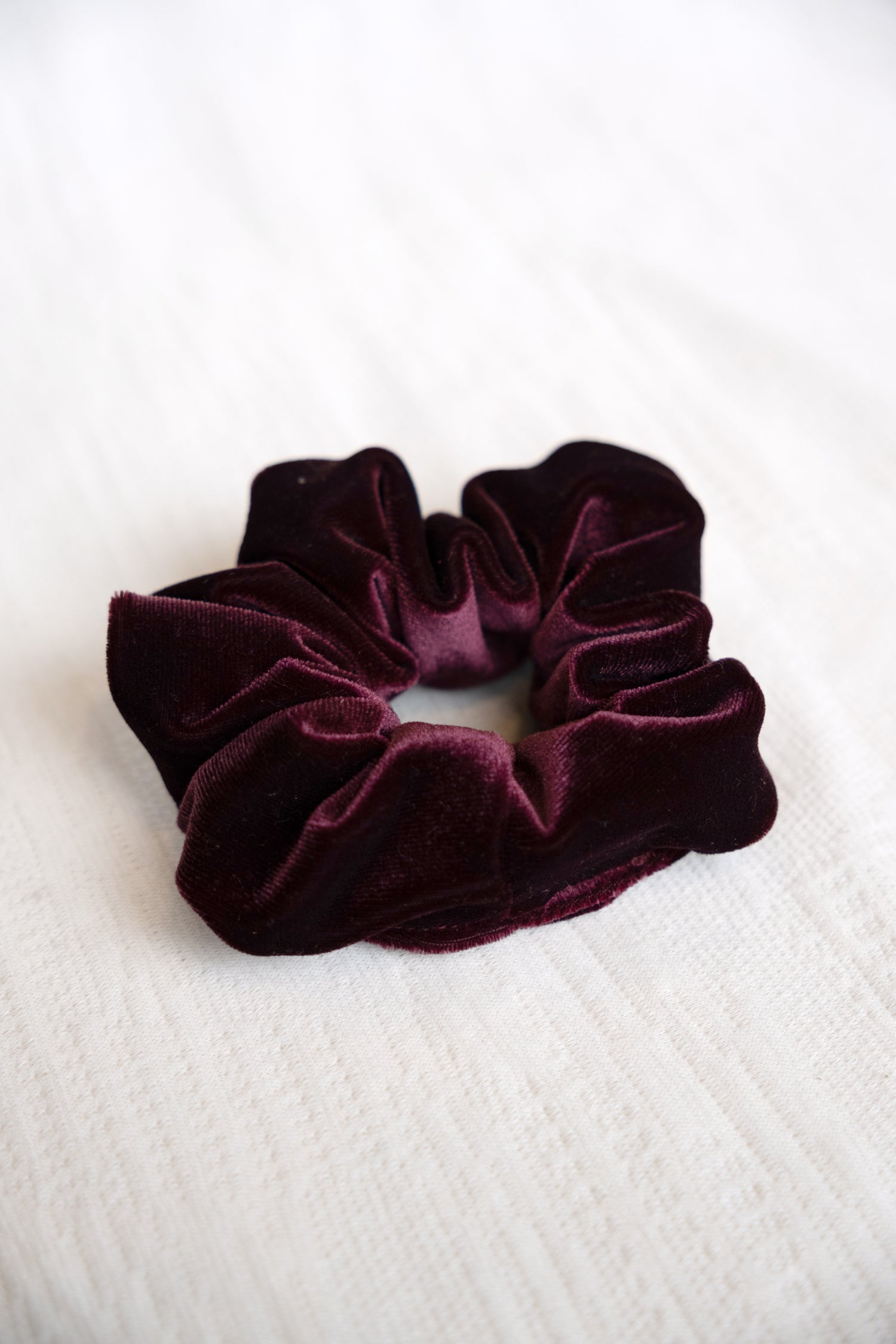 cokluch-chouchou-elastiqueacheveux-velours-bourgogne-ah2526