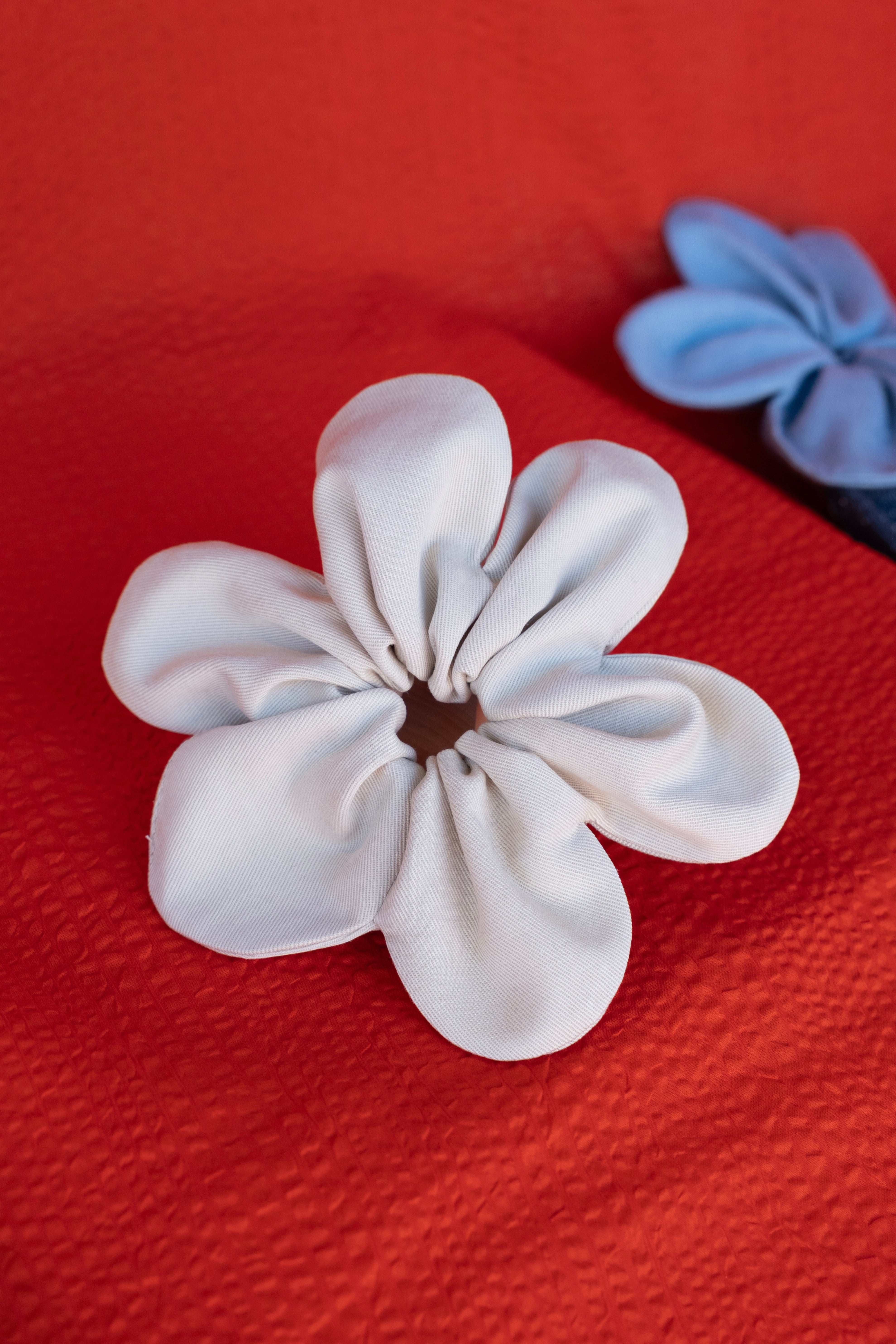 cokluch-chouchou-elastiquecheveux-fleurs-speckle-sand