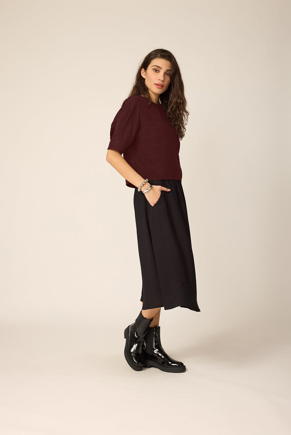 cokluch-haut-blouse-ronnie-shiraz-ah2223-jupe-courtney-noir-ah2627