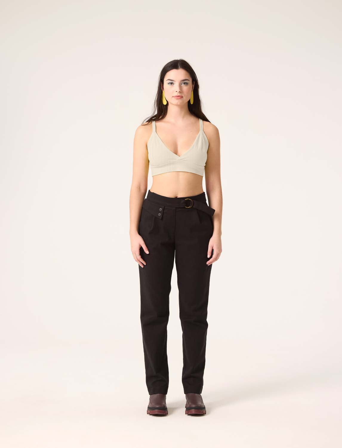 cokluch-haut-bralette-aulne-sand-pe26-pantalon-saules-noir-ah2324
