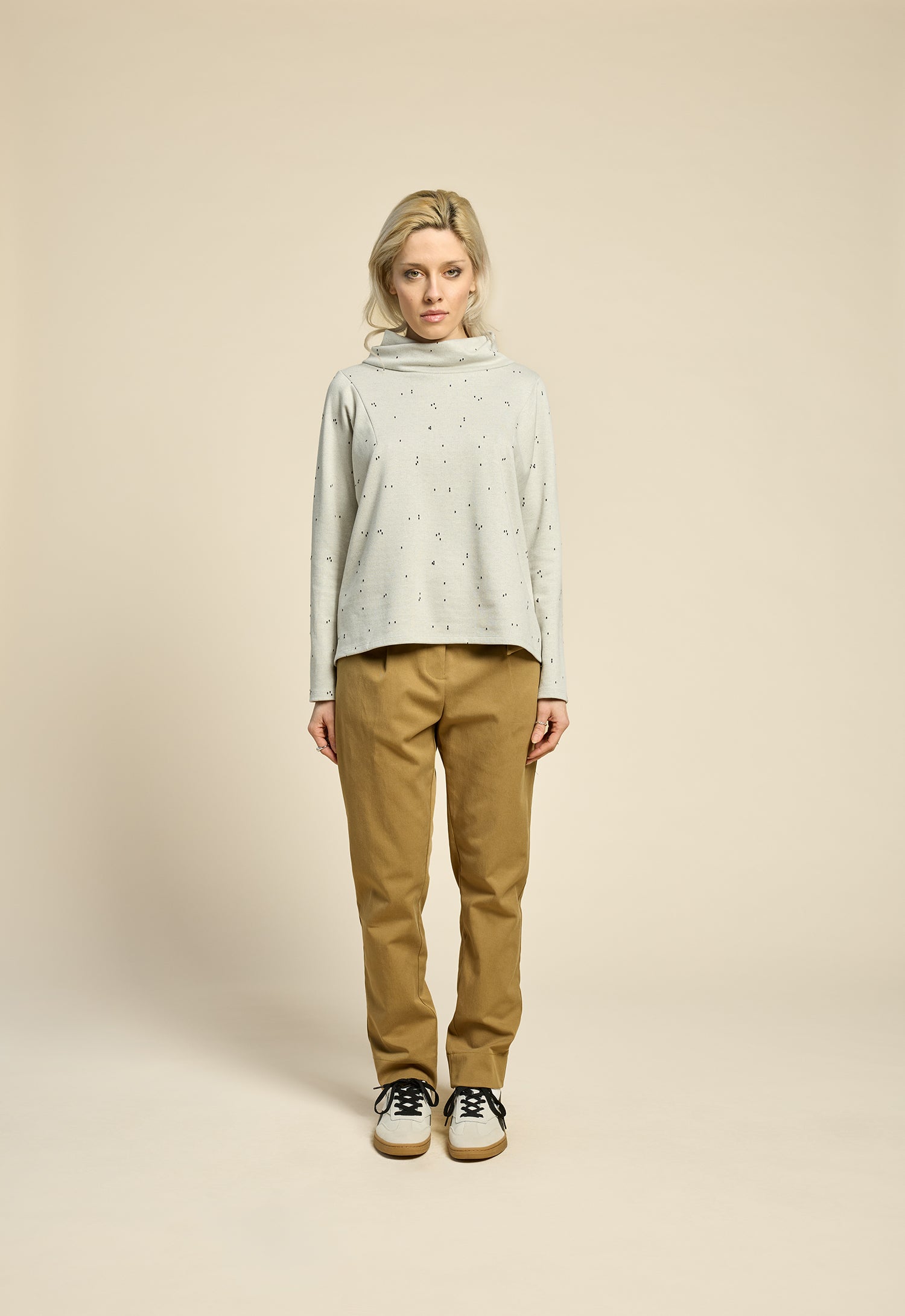 cokluch-haut-chandail-reminder-naturel-pantalon-thefool-antique-ah2526