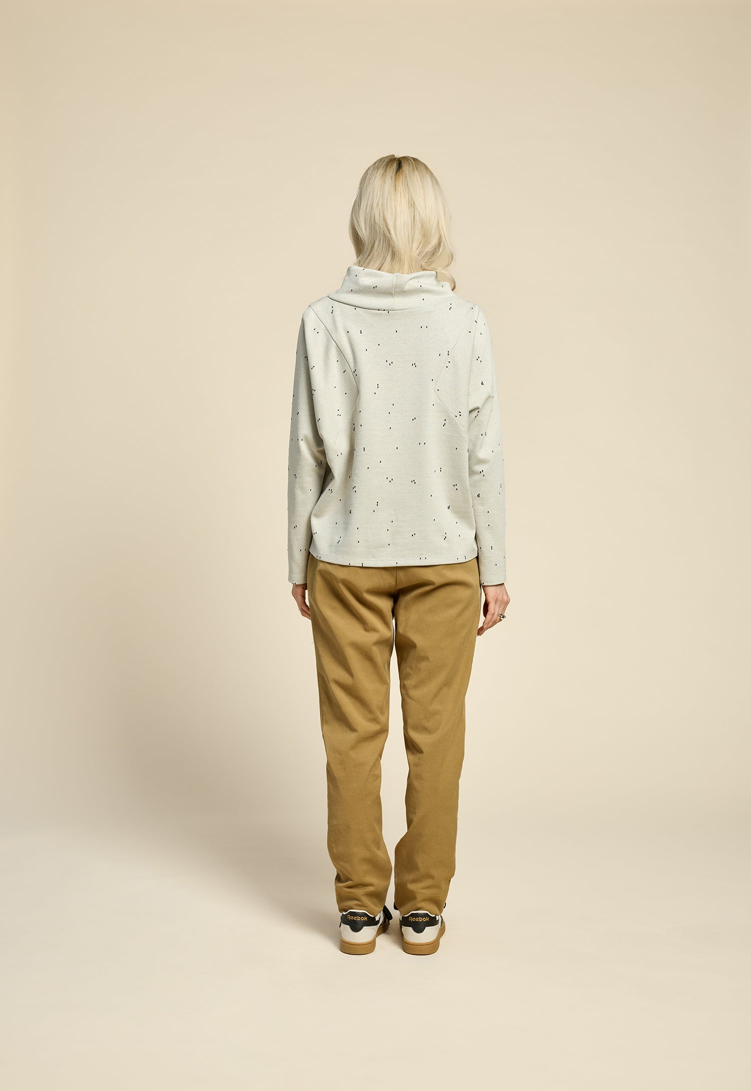 cokluch-haut-chandail-reminder-naturel-pantalon-thefool-antique-ah2526