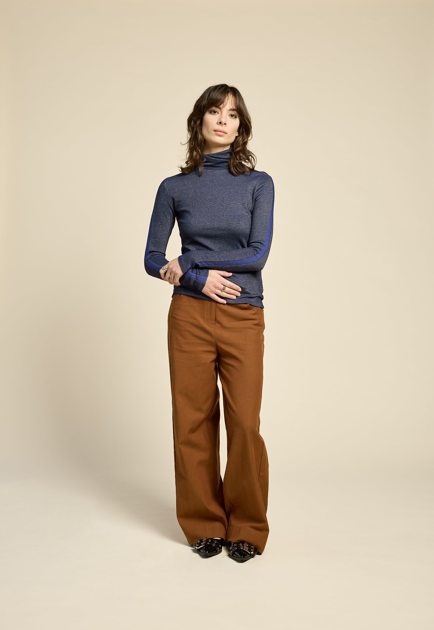 cokluch-haut-colroule-mortel-twilight-facette-pantalon-romeo-cognac-ah2526-holiday