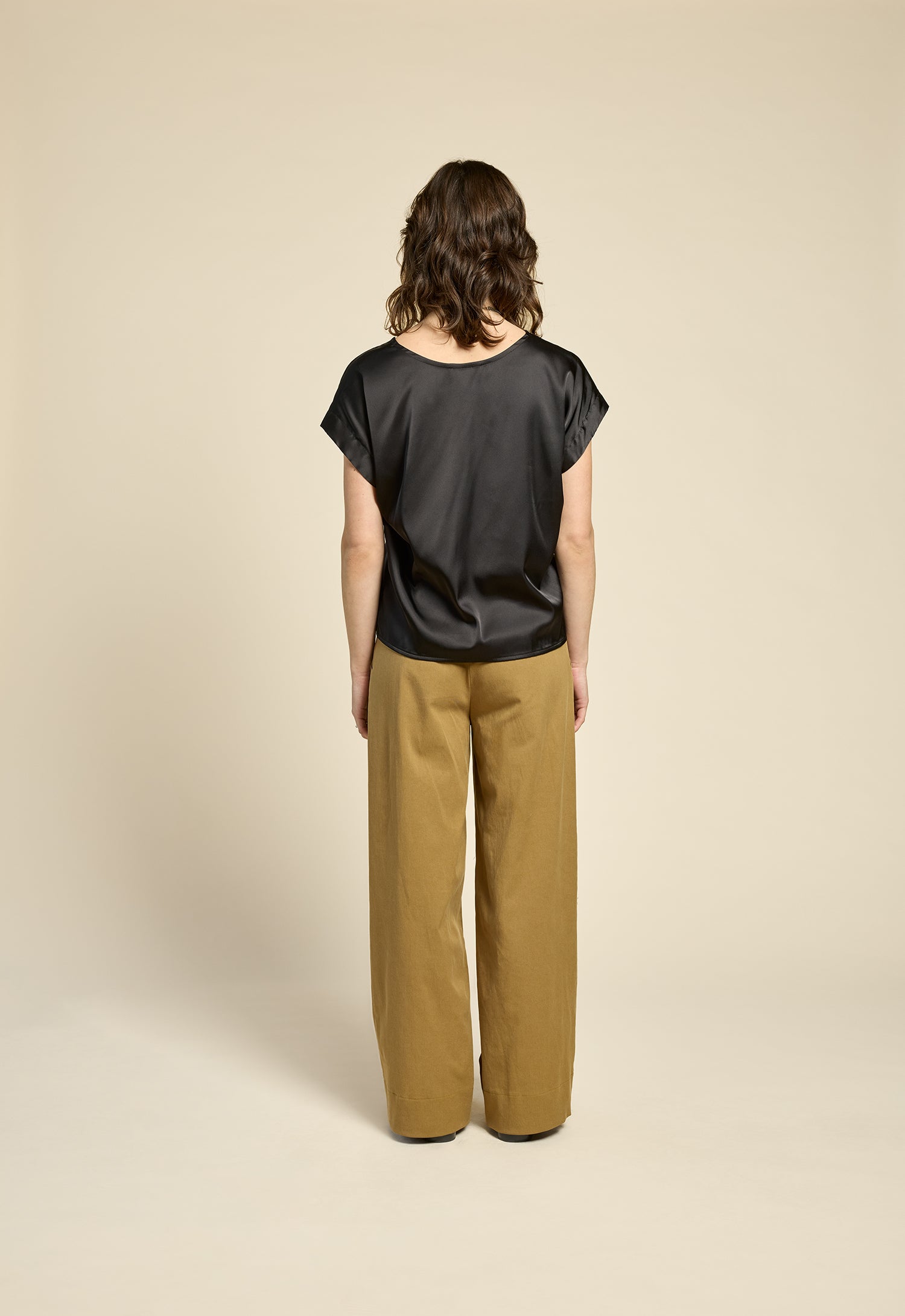 cokluch-haut-infinity-noir-pantalon-thechain-antique-ah2526