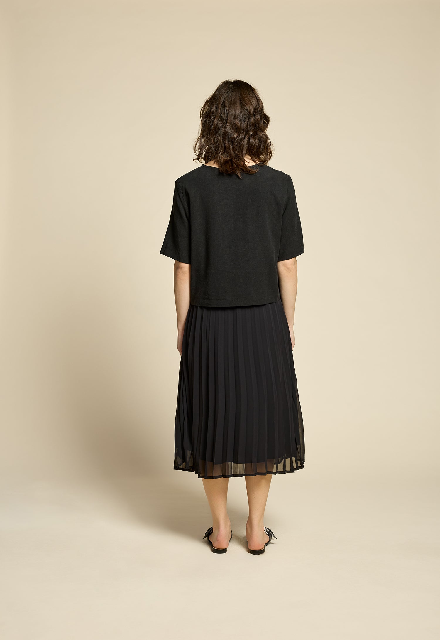 cokluch-haut-lea-noir-jupe-flowers-noir-ah2526