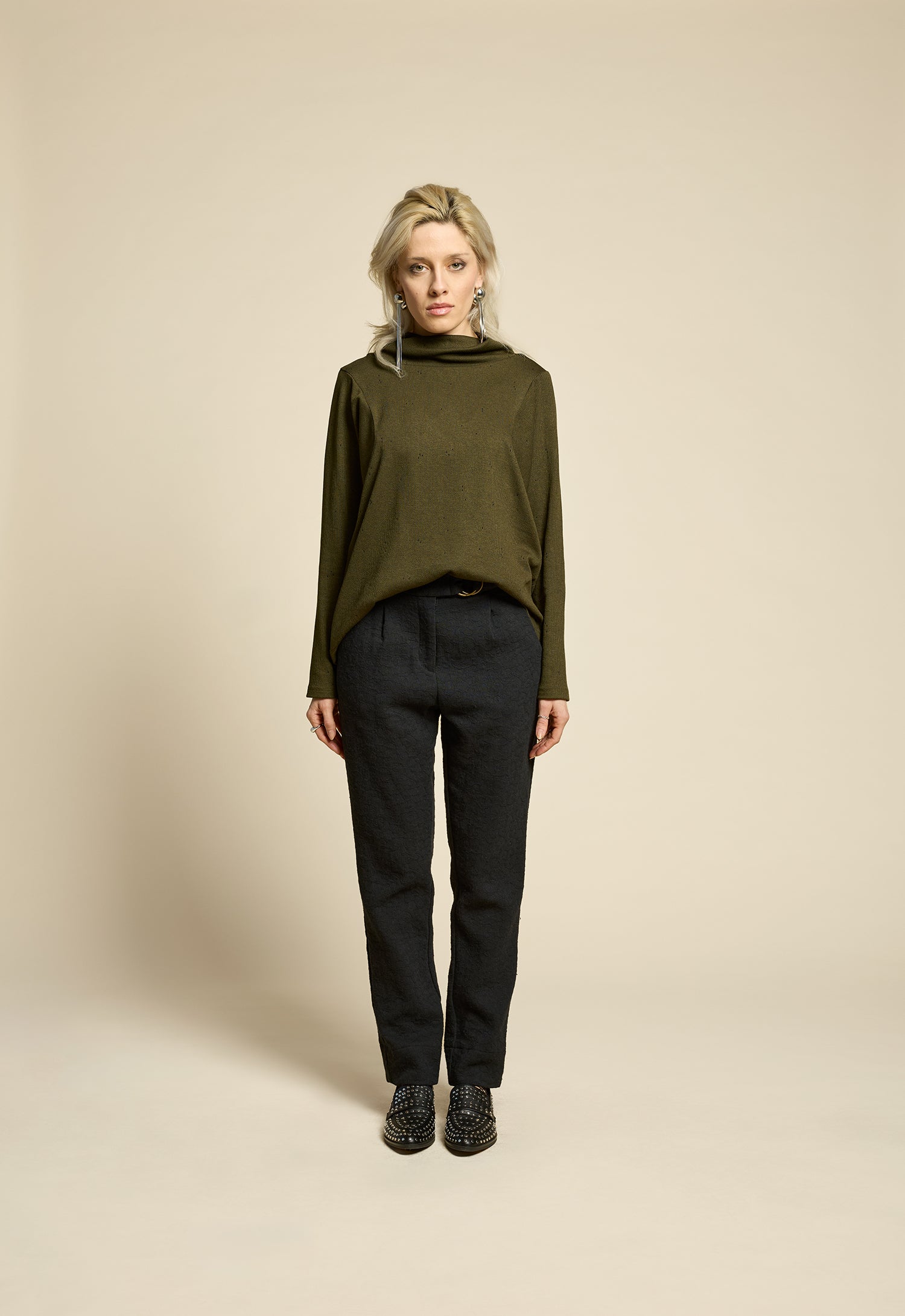 cokluch-haut-reminder-olive-pantalon-breeze-noir-ah2526