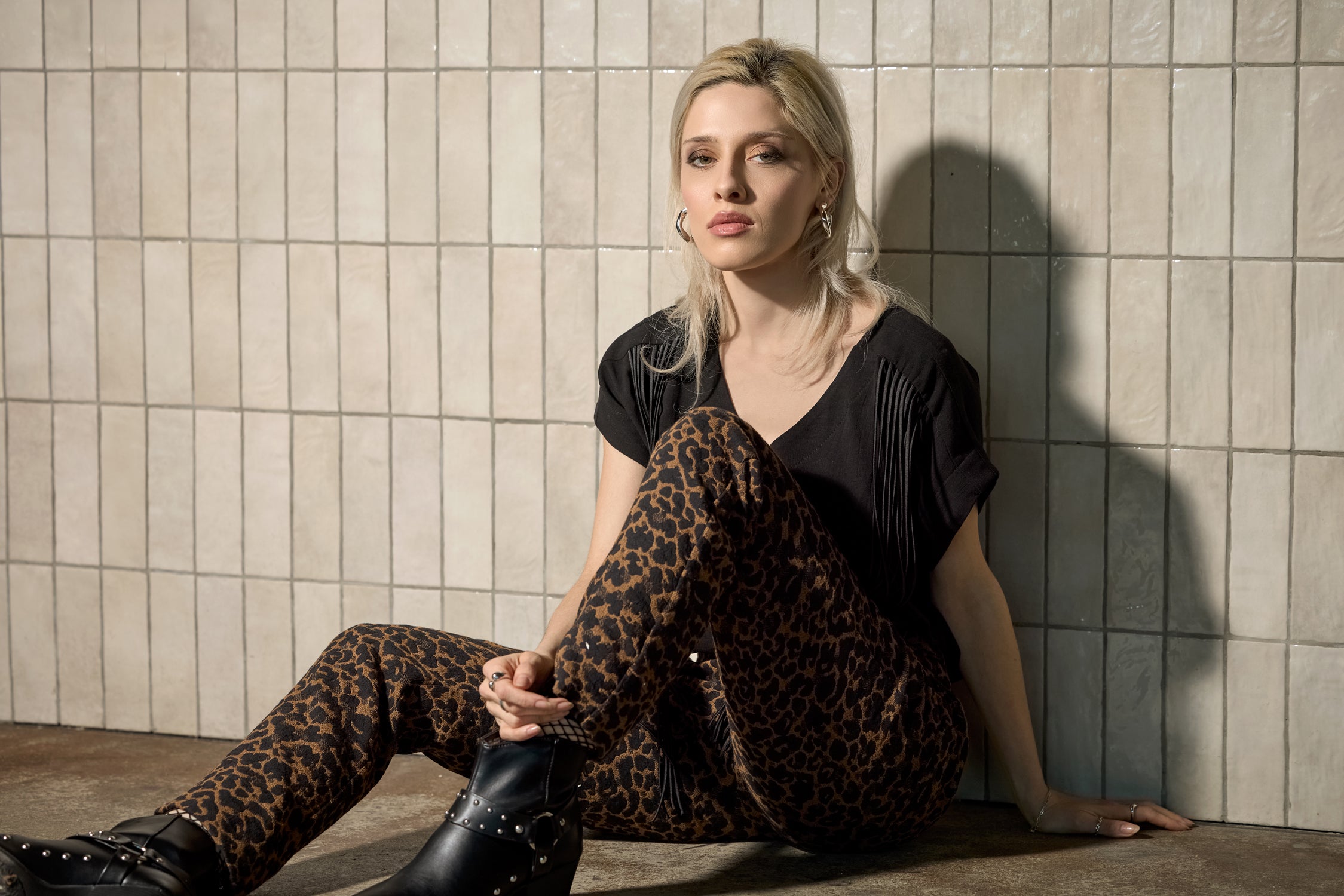 cokluch-haut-shout-noir-pantalon-breeze-gold-ah2526