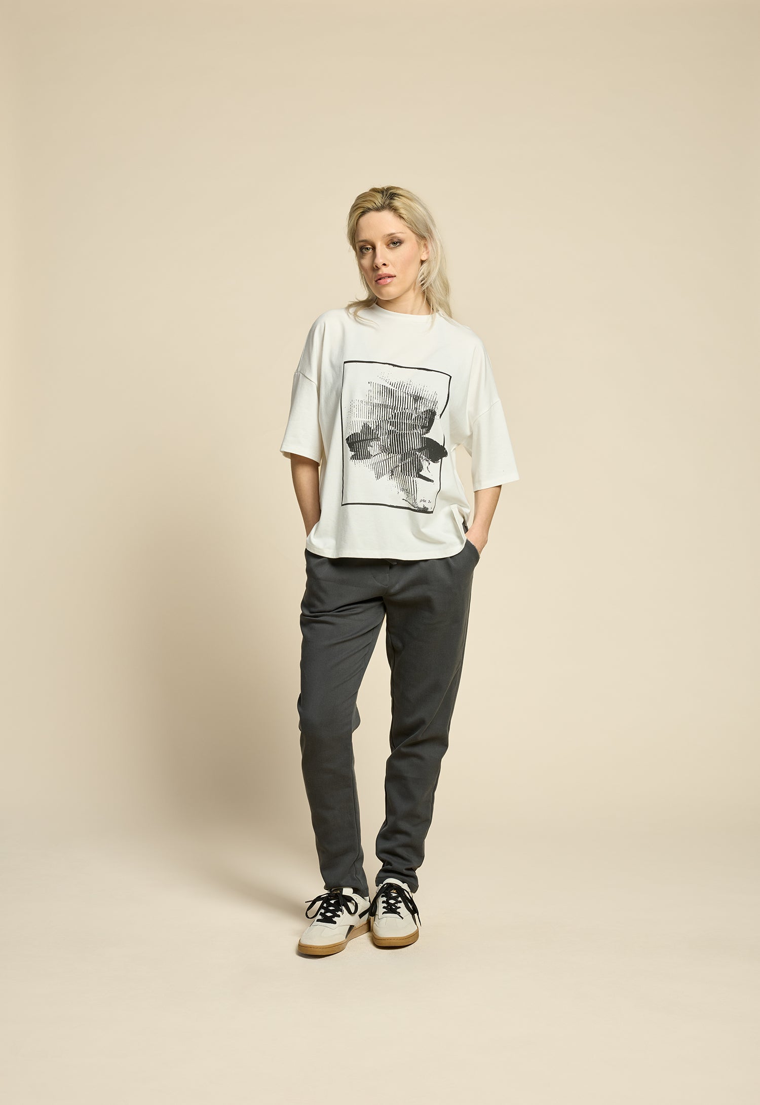 cokluch-haut-thelook-ivoire-pantalon-immortels-charbon-ah2526