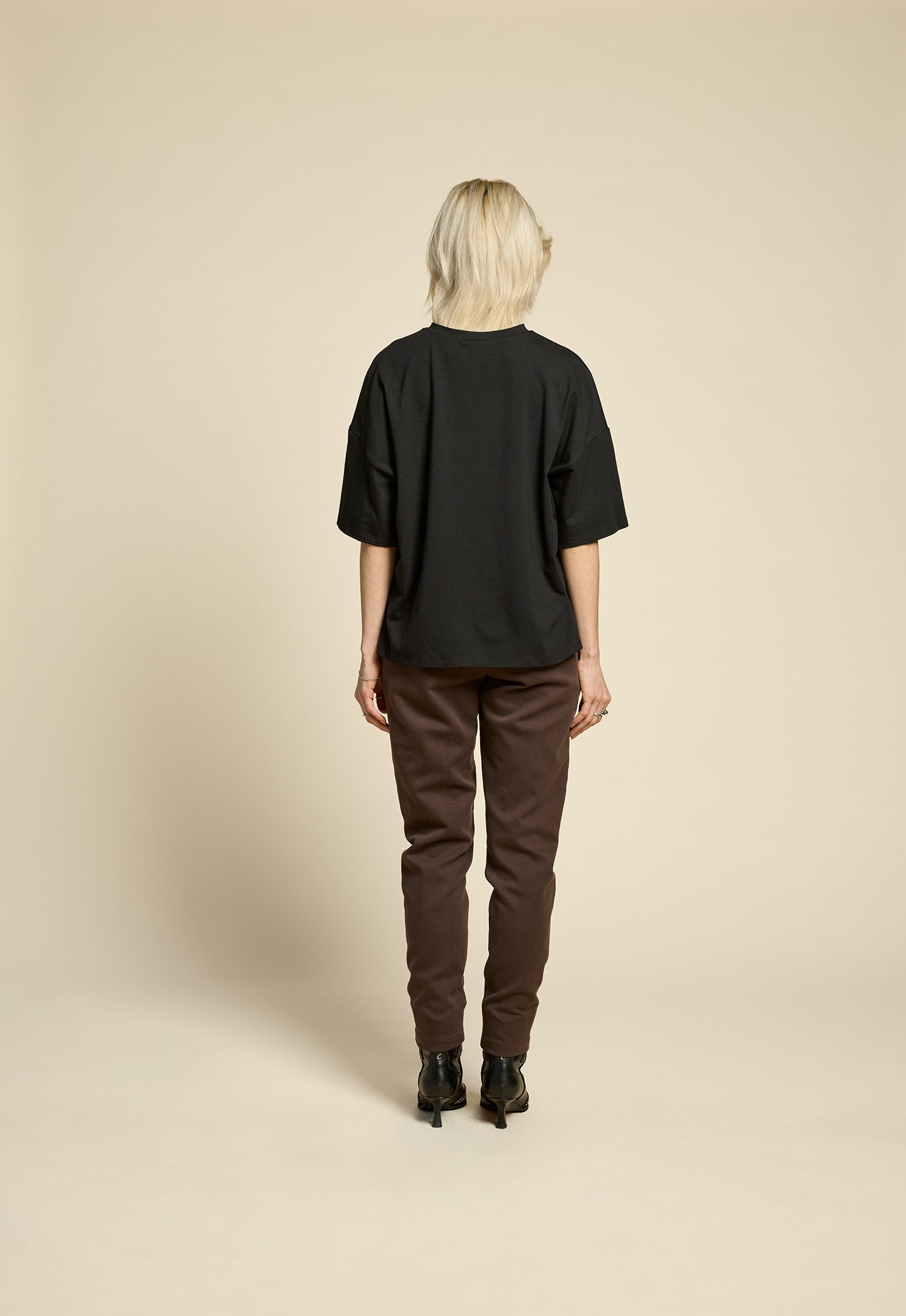 cokluch-haut-thelook-noir-pantalon-immortels-ganache-ah2526