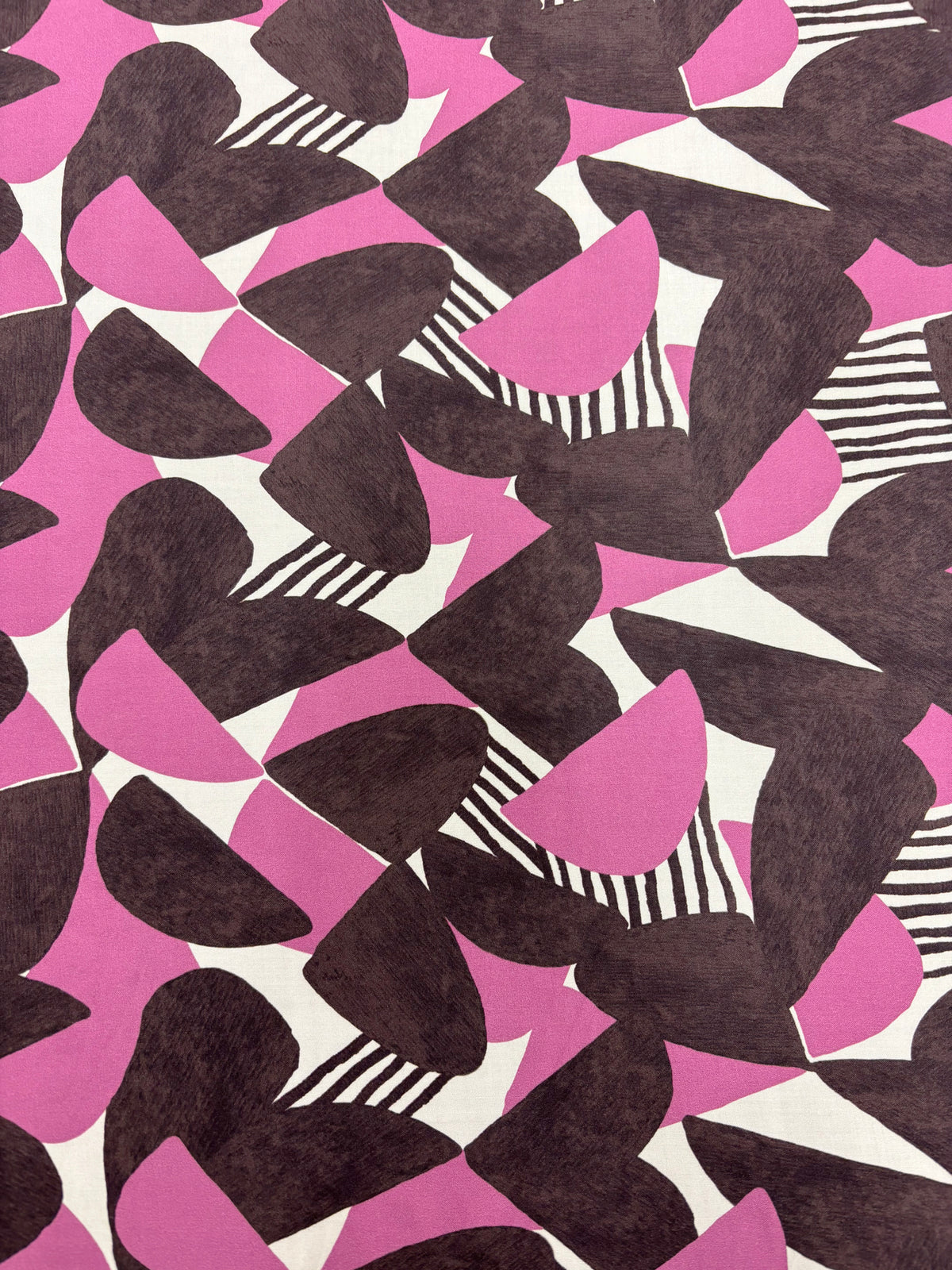 cokluch-tissu-tisse-imprime-half-moon-berry-viscose