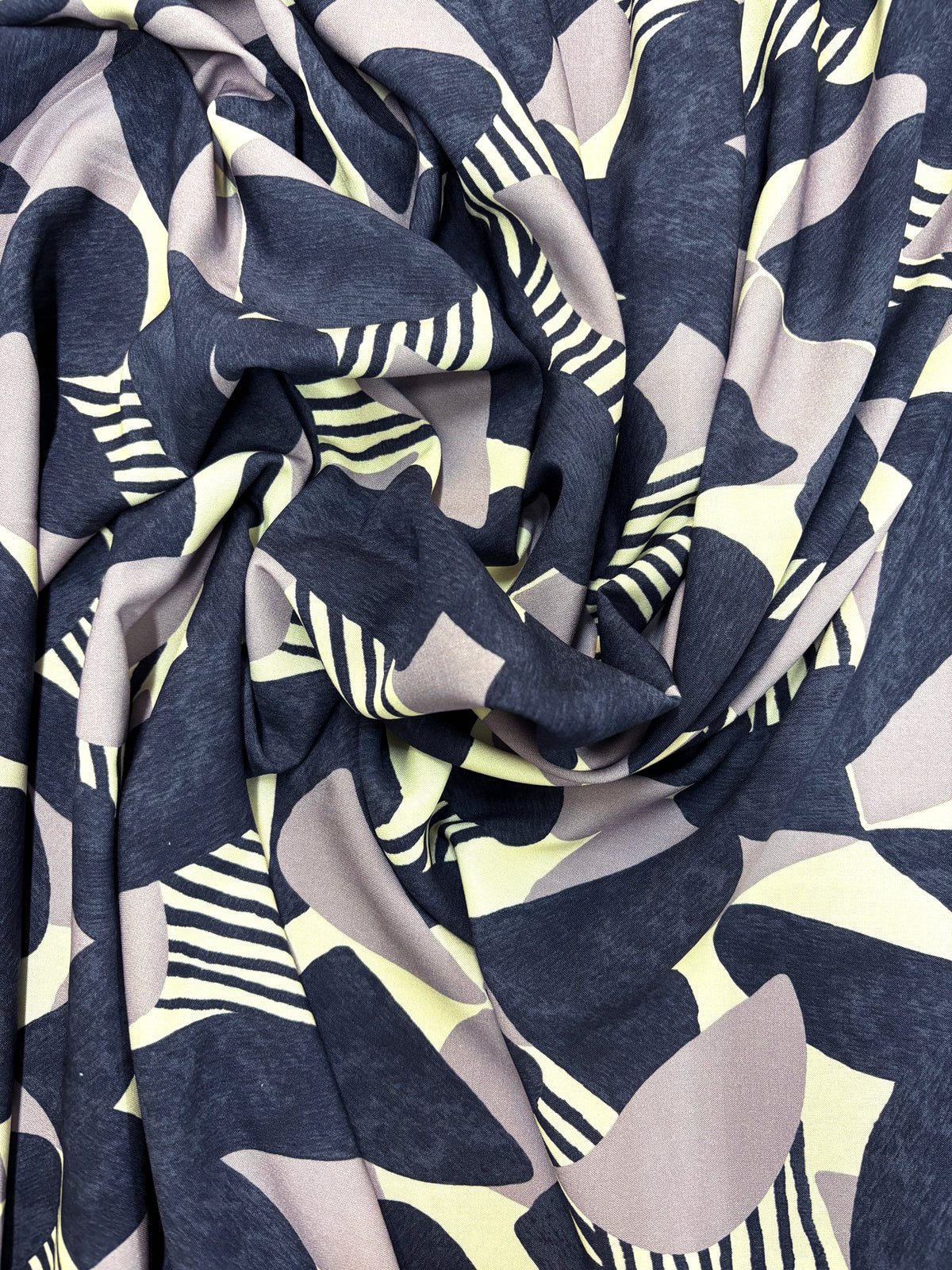 cokluch-tissu-tisse-imprime-half-moon-lilas-viscose
