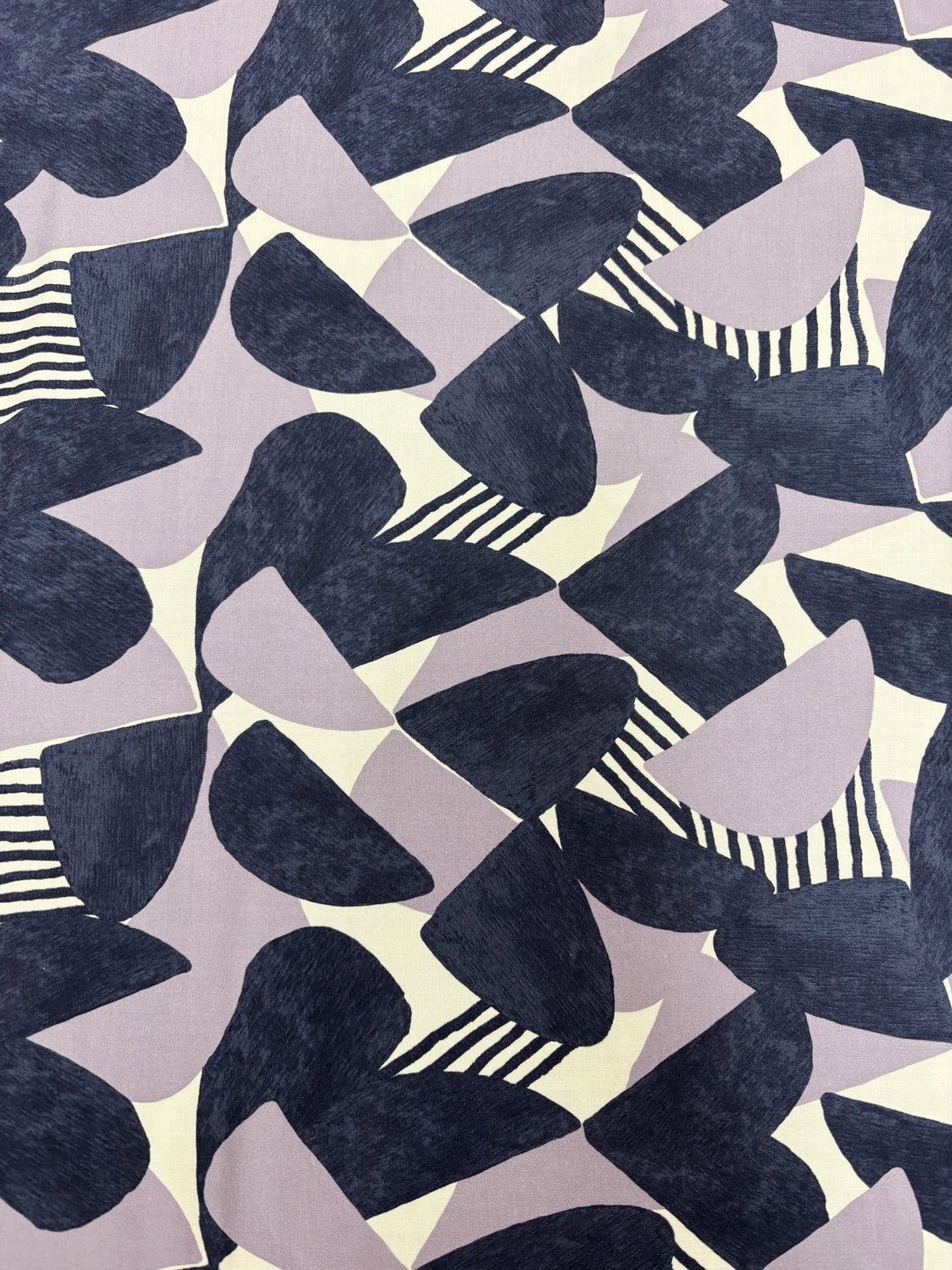 cokluch-tissu-tisse-imprime-half-moon-lilas-viscose