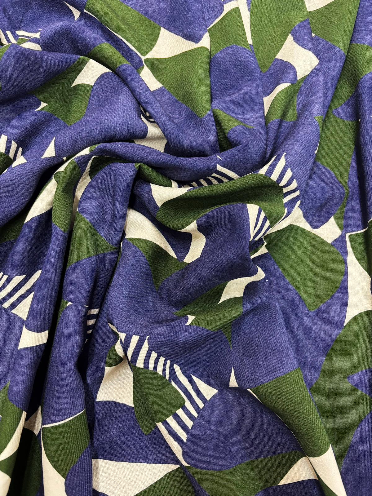 cokluch-tissu-tisse-imprime-half-moon-vert-viscose
