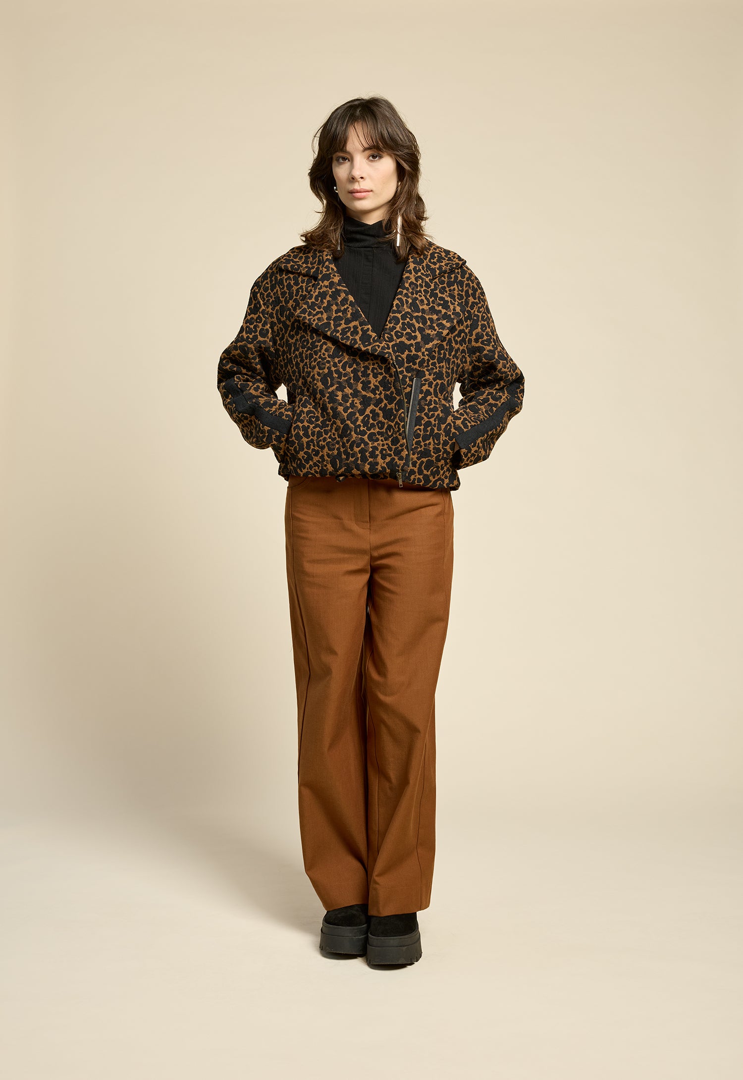 cokluch-veste-pardessus-perfectday-gold-pantalon-romeo-cognac-ah2526