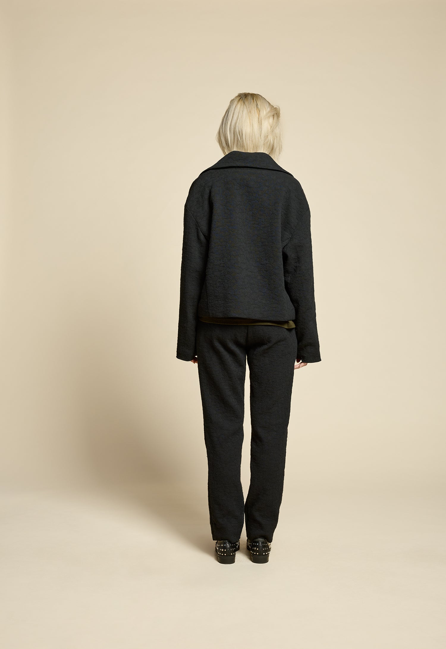 cokluch-veste-pardessus-perfectday-noir-haut-reminder-olive-pantalon-breeze-noir-ah2526