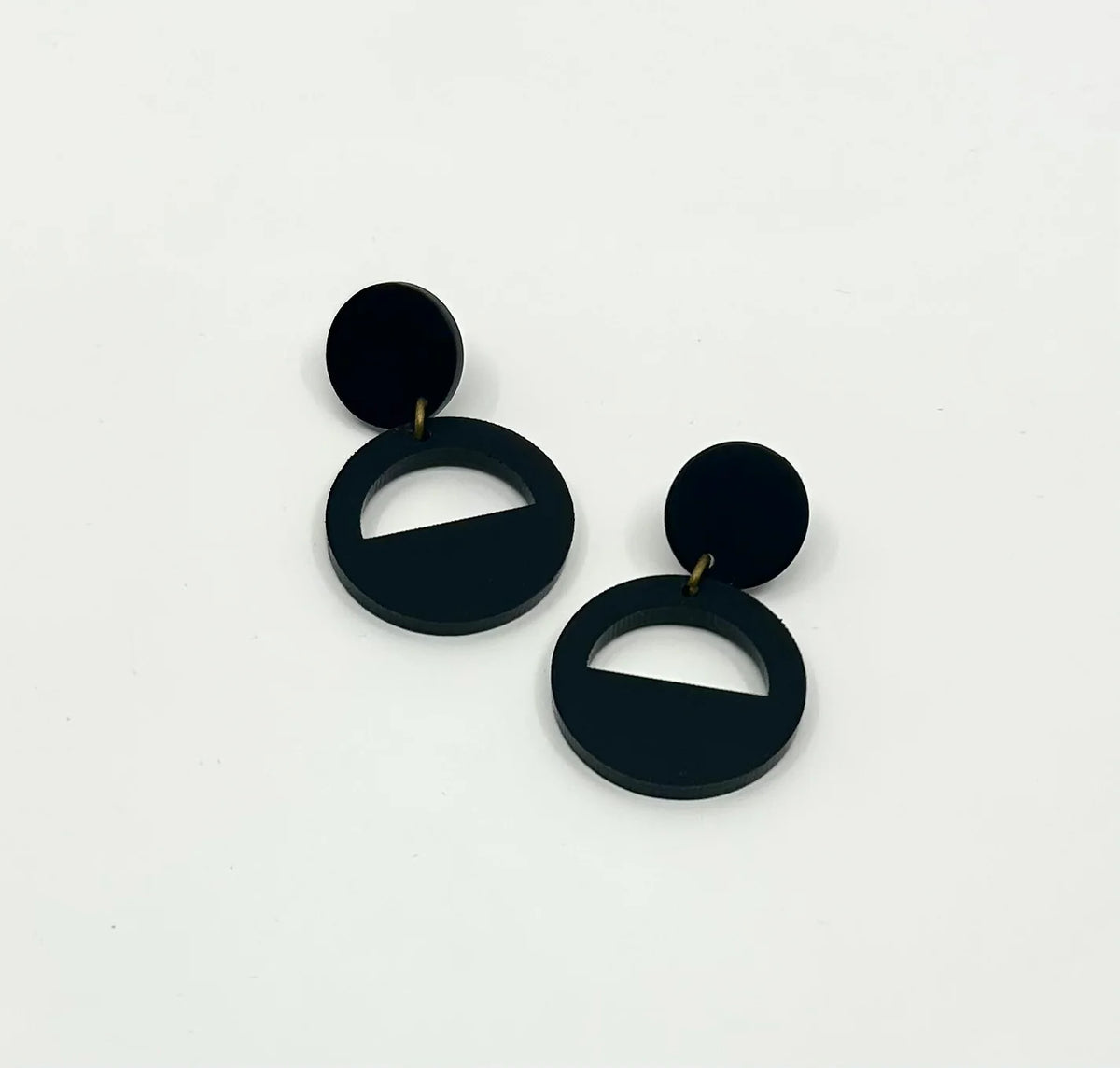 darlingsofdenmark-bijou-bouclesdoreilles-linnah-noir-acrylique-mini