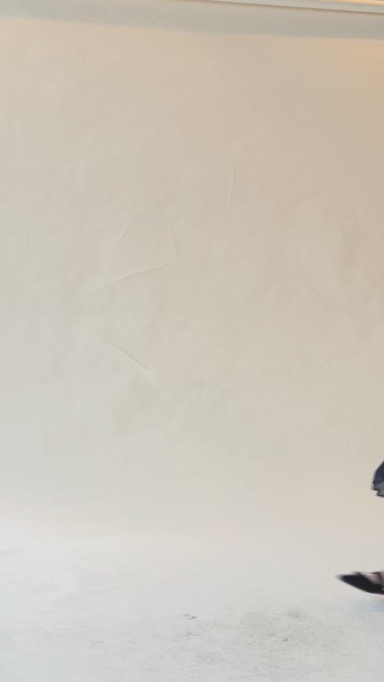 cokluch-cardigan-pardessus-cendres-denim-haut-lea-noir-jupe-flowers-noir-ah2526