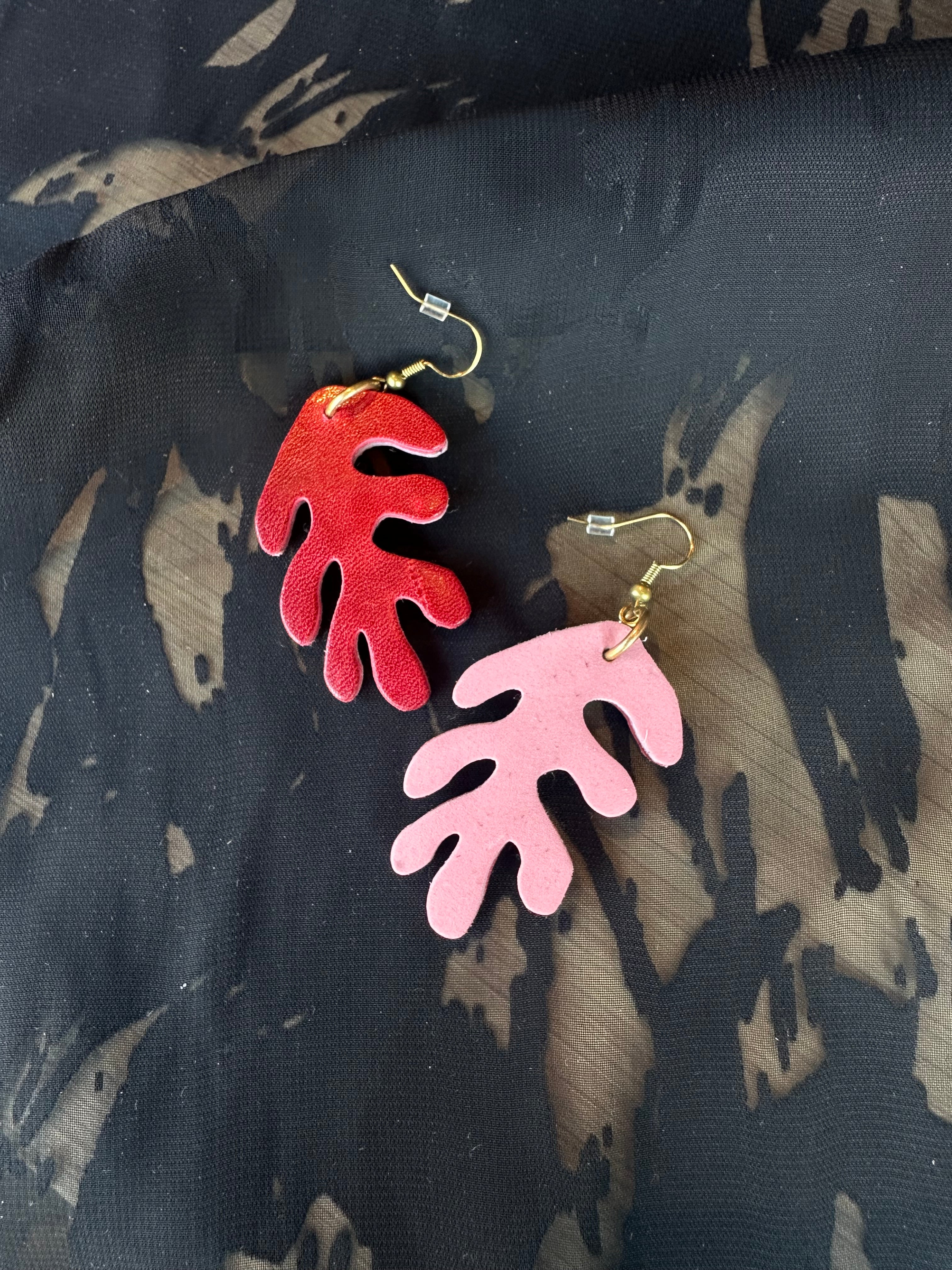 veinage-bijou-bouclesdoreilles-corail-cuir-rouge-rose