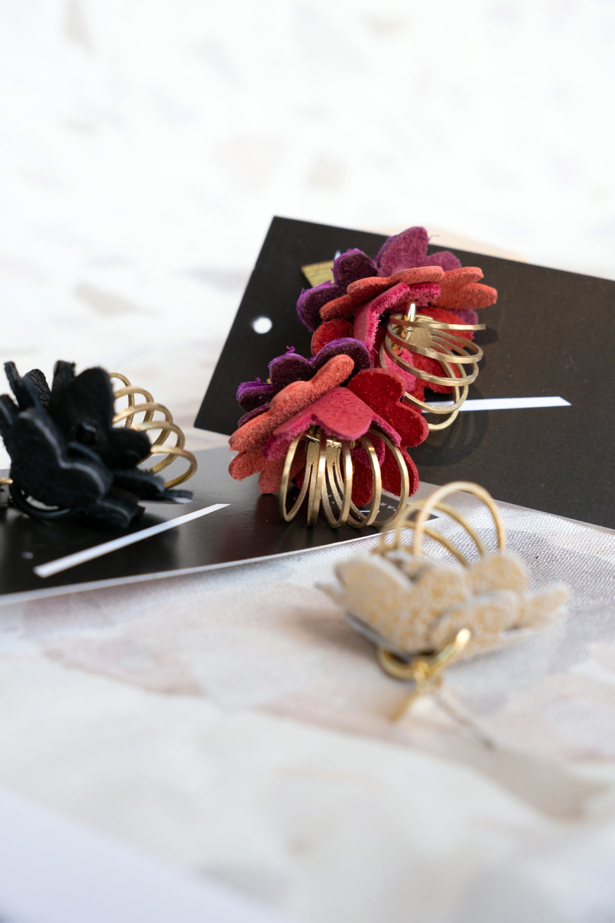 veinage-bijou-bouclesdoreilles-fleurdesneiges-cuir-laiton