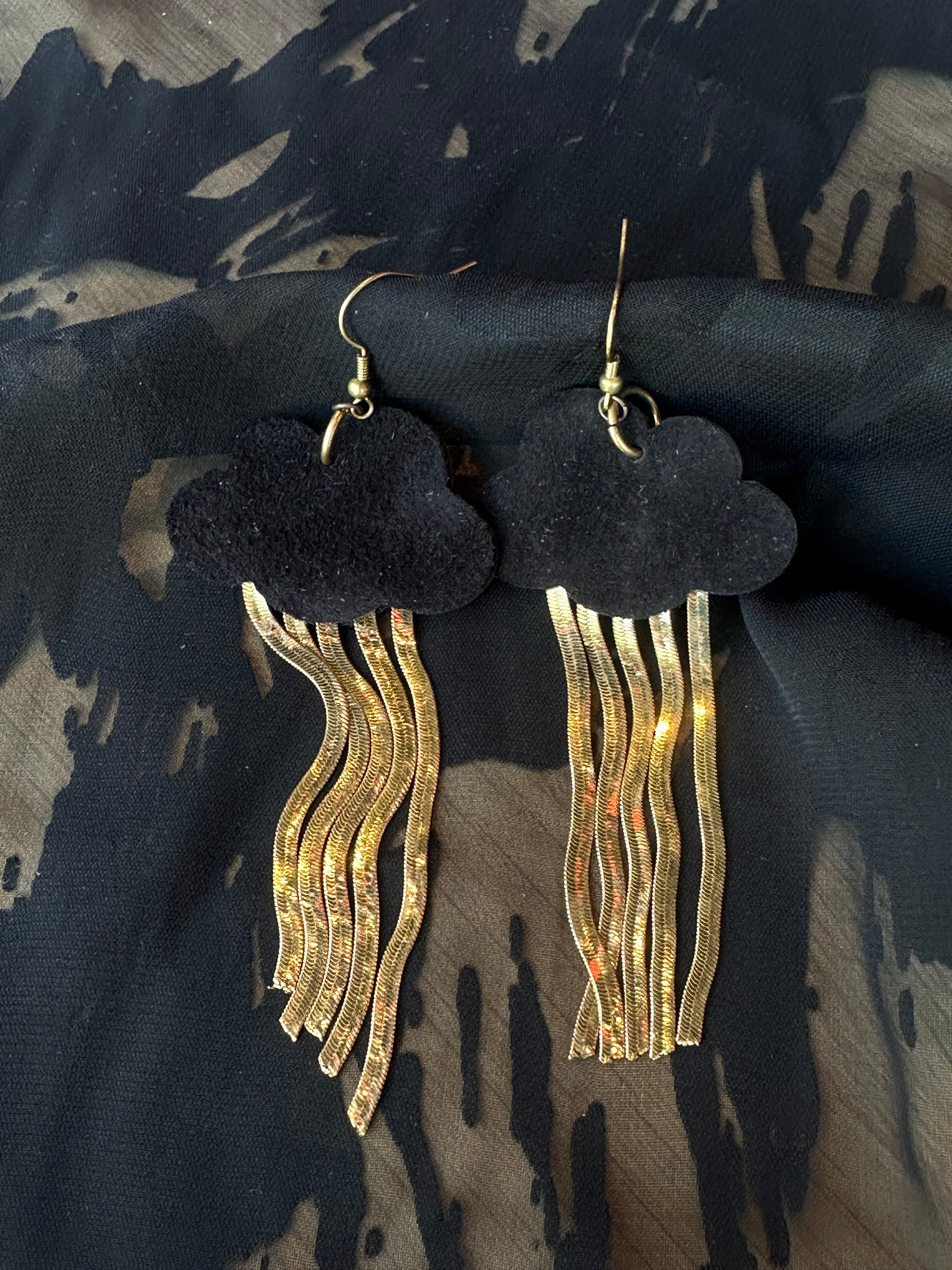 veinage-bijoux-bouclesdoreilles-pluie-cuir-grand-noir-suede