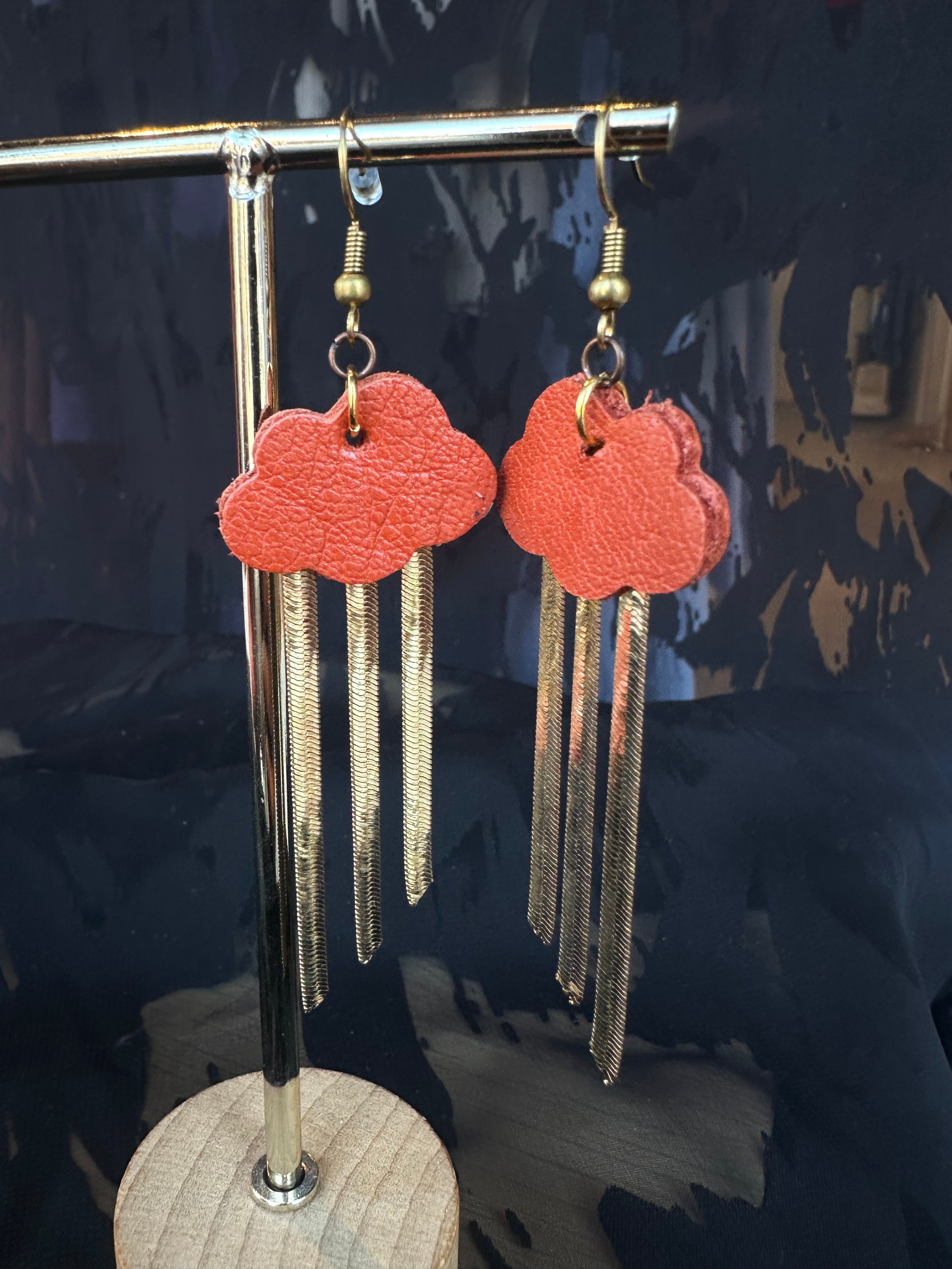 veinage-bijoux-bouclesdoreilles-pluie-cuir-petit-corail