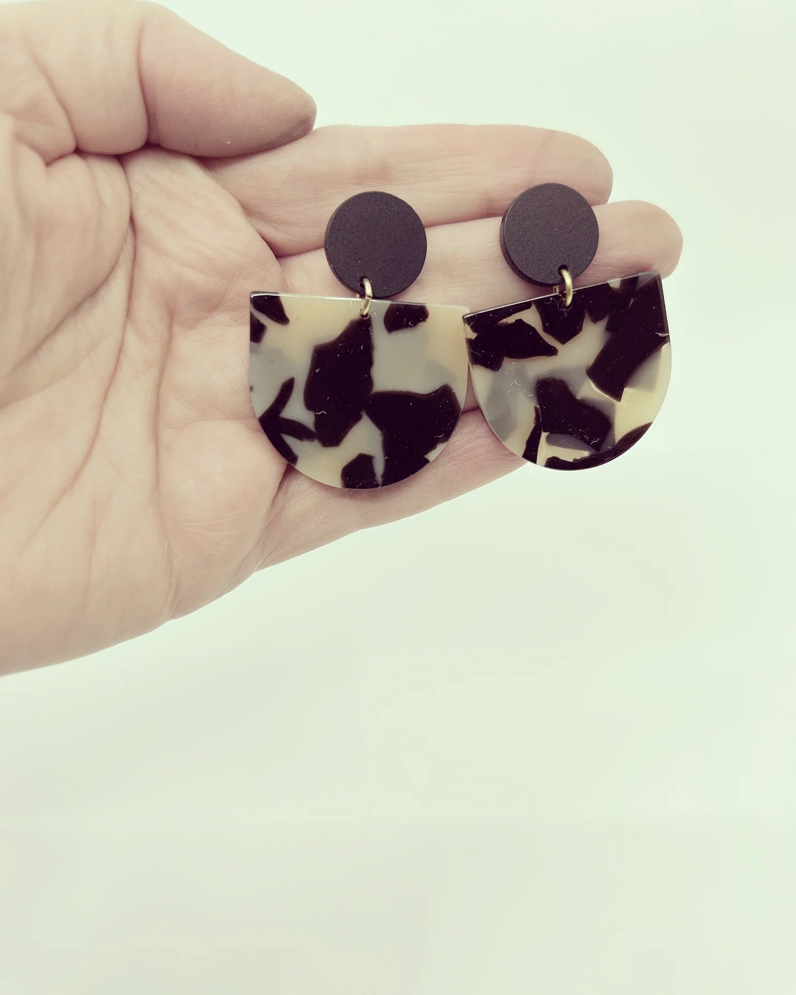 darlingsofdenmark-bijoux-bouclesdoreilles-zillie-acrylique-faitauquebec